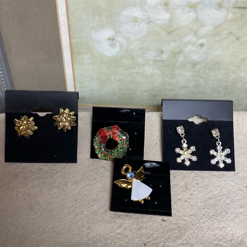 Holiday Pin/Earring Lot